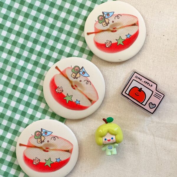 apel glitter badge momoona