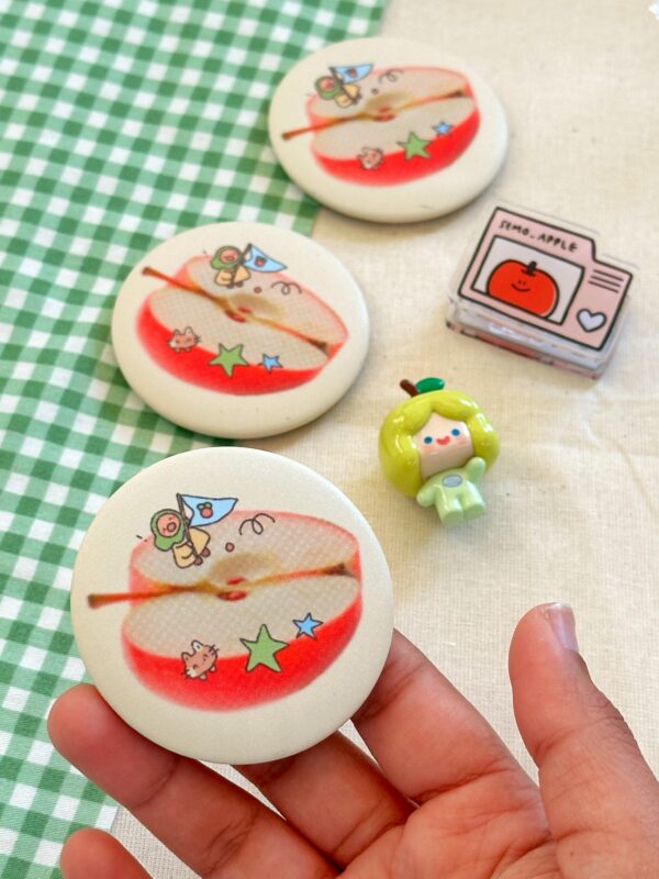 apple slice button badge momoona
