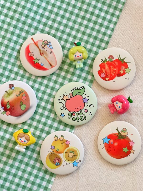 momoona glitter badge